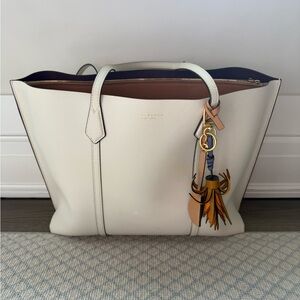 Tory Burch Perry Triple-Compartment Tote bag with tassel charm - new ivory